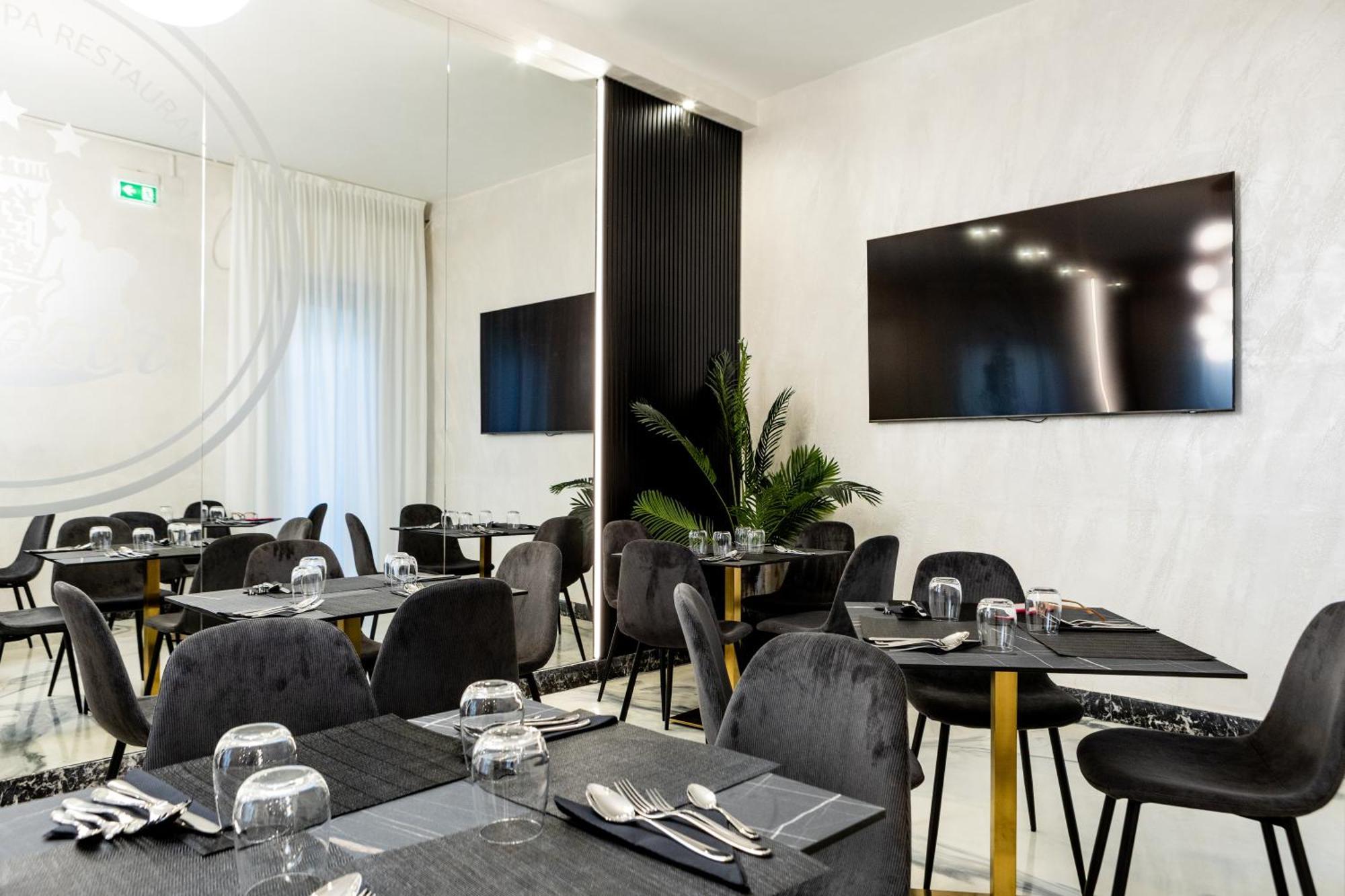 La Tour Palace & Restaurant Hotel 3*