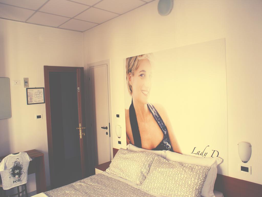 Hotel Lady *
