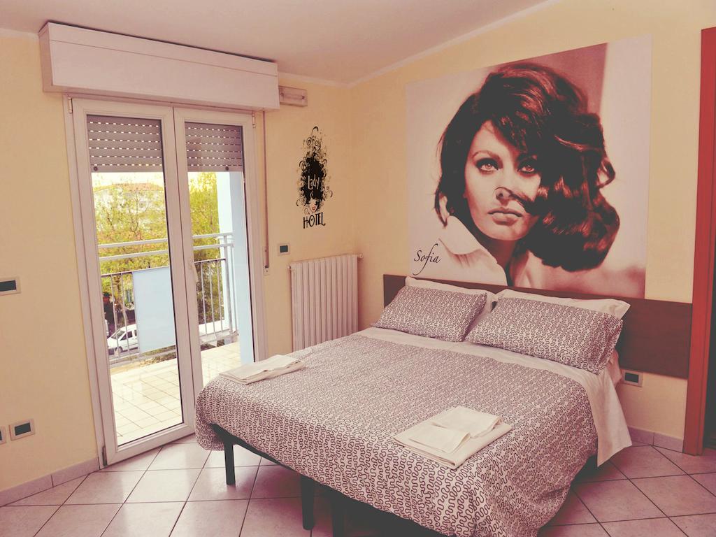 Lady Hotel