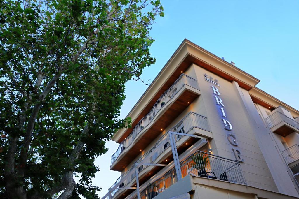 Bridge Hotel