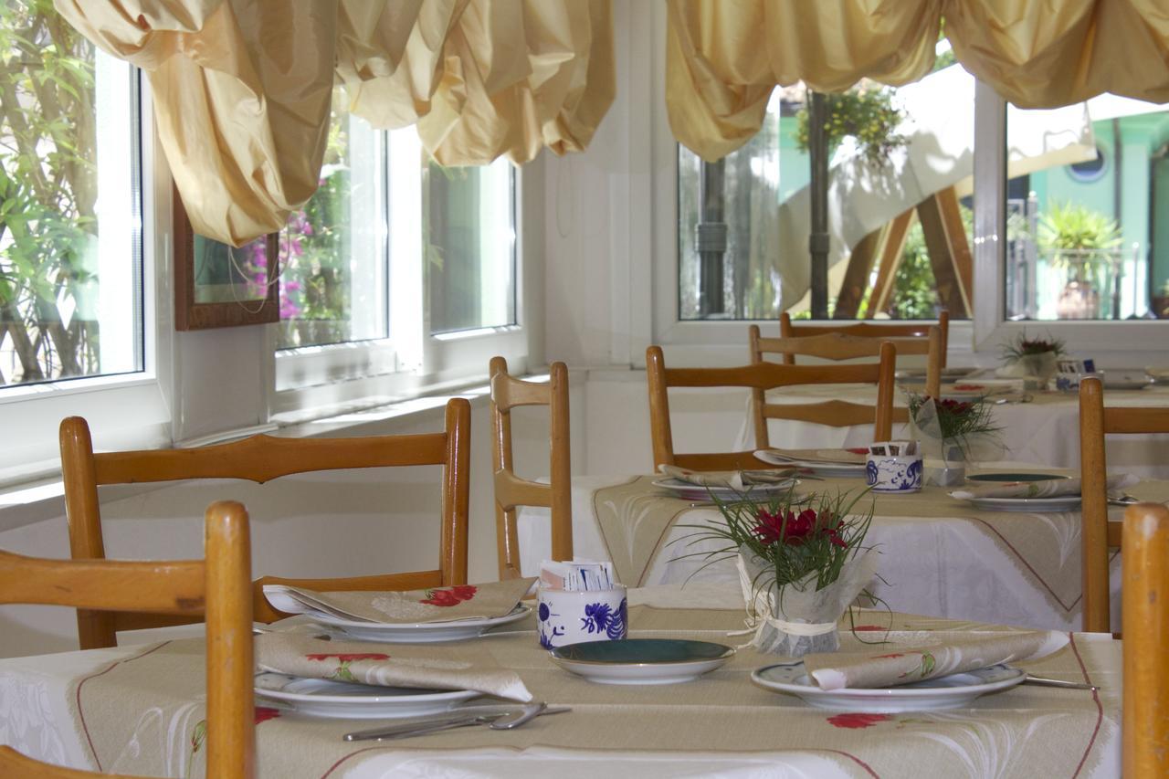 Hotel Charles Rimini