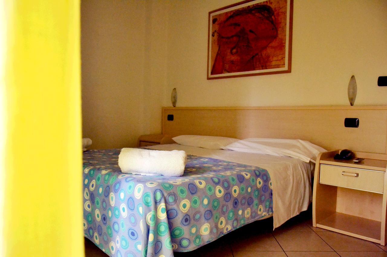 Paradise Aparthotel 3*