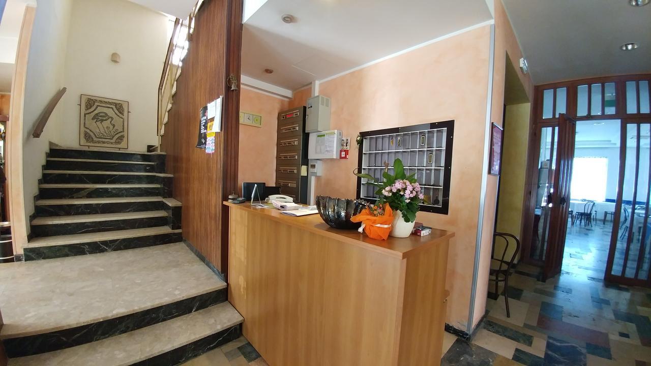 Capitol Hotel 2*
