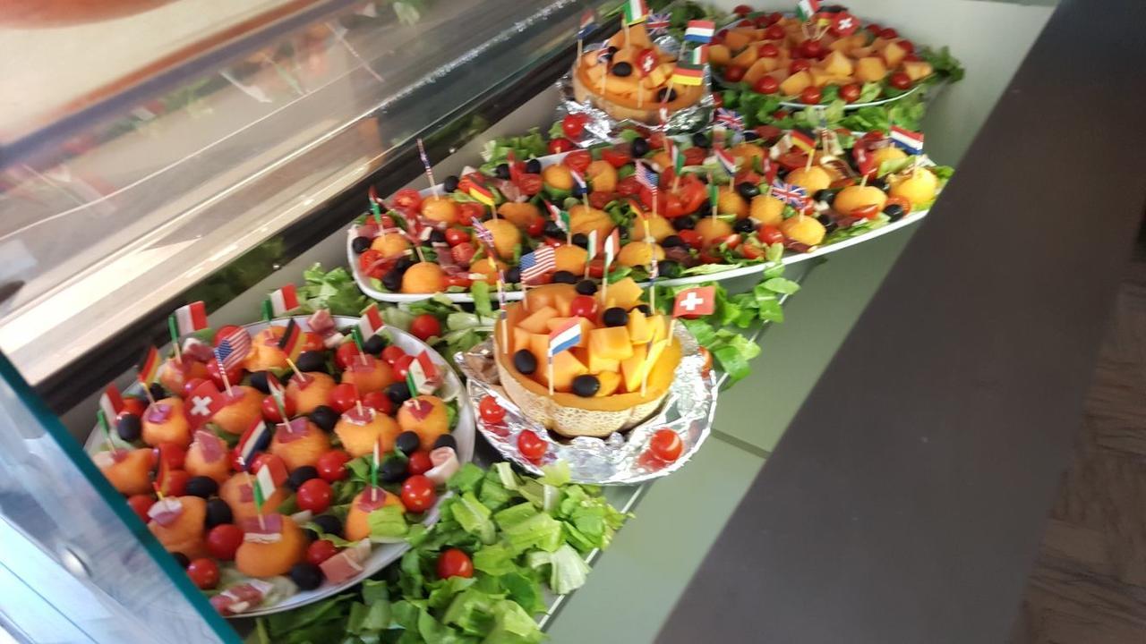 Half Moon Airport Restaurant Couette-café 3*