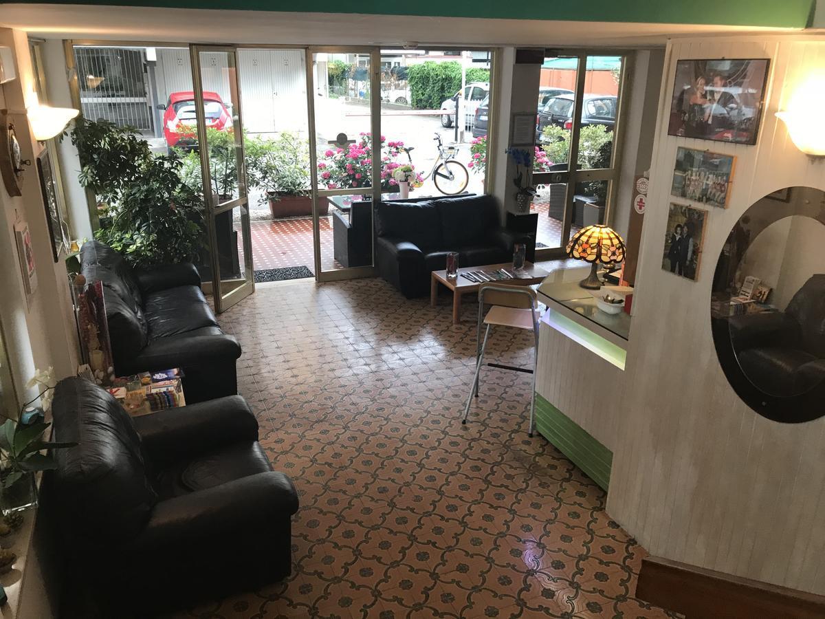 Hotel Mirella 2*