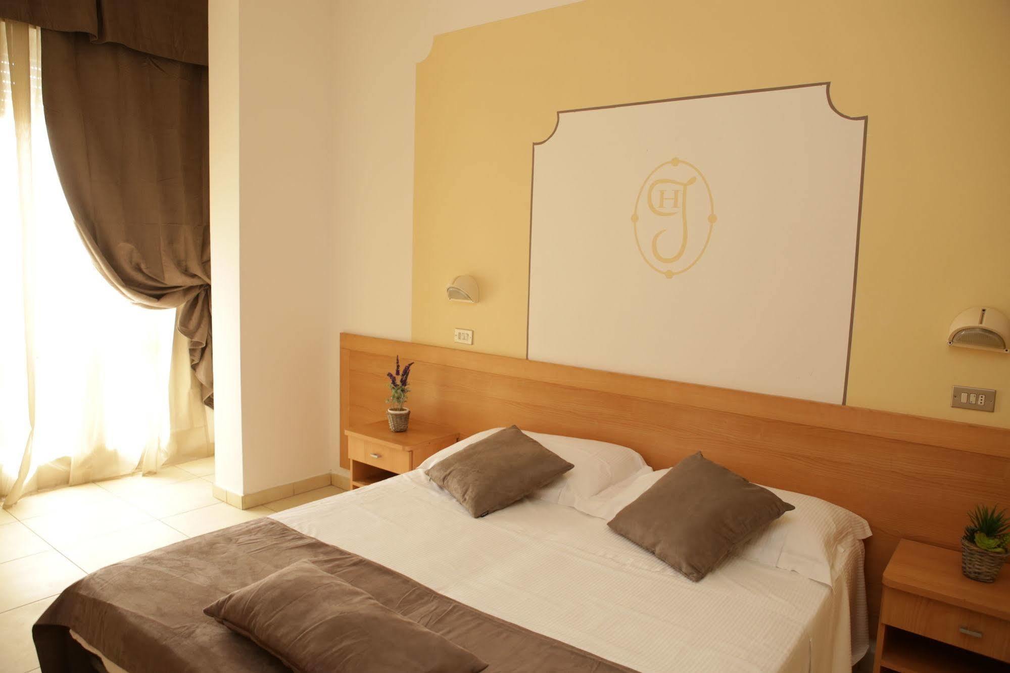 Jolie Hotel 3*
