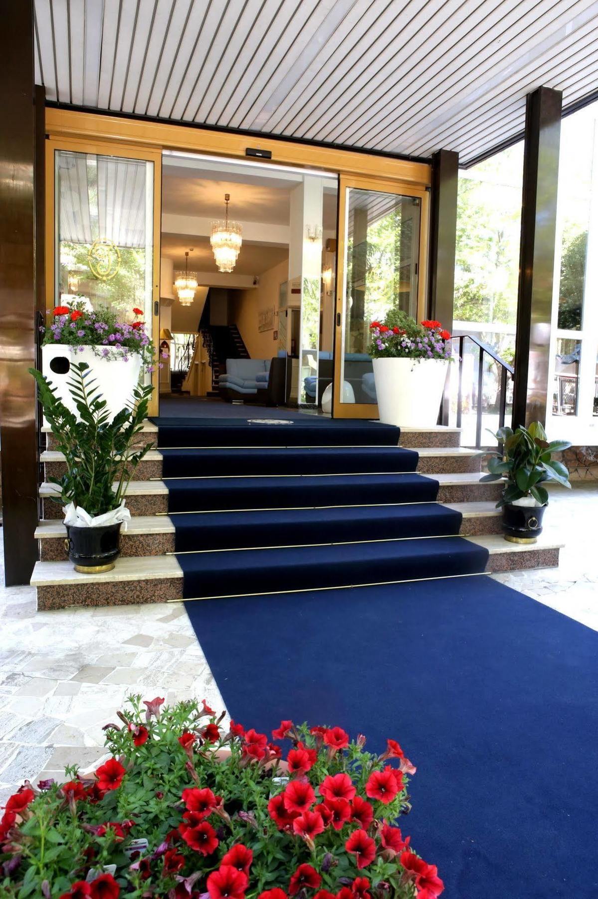 Jolie Hotel