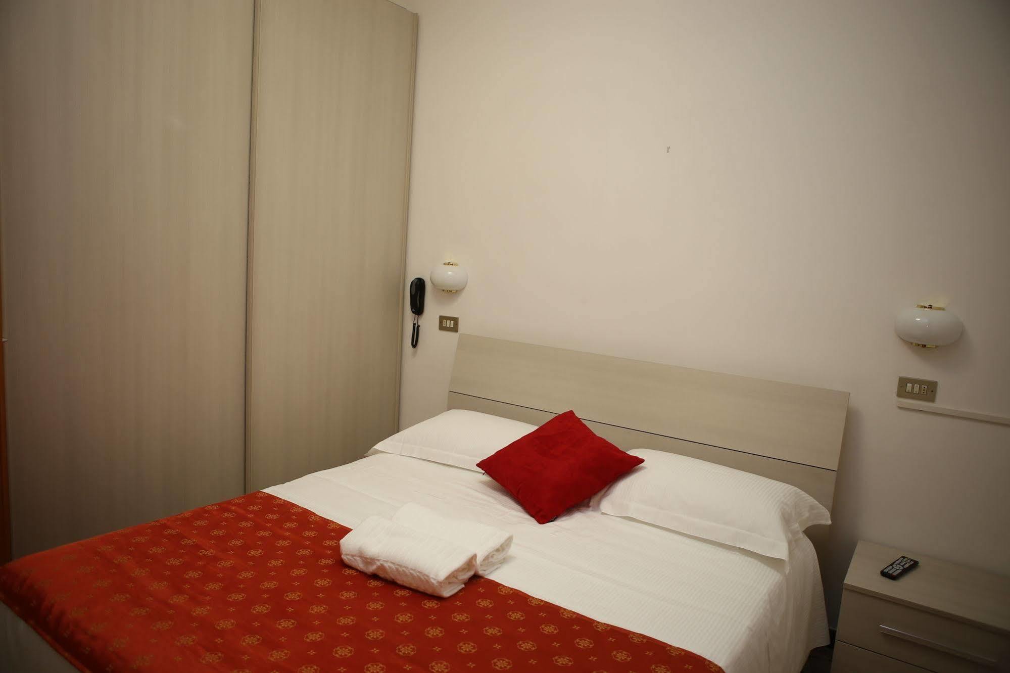 Jolie Hotel