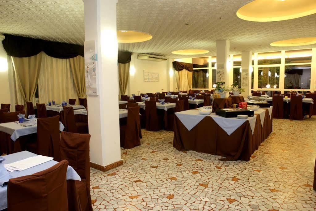Jolie Hotel