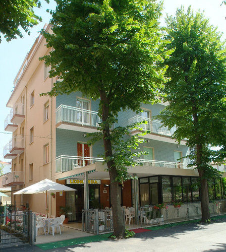 Leonarda Hotel 2*