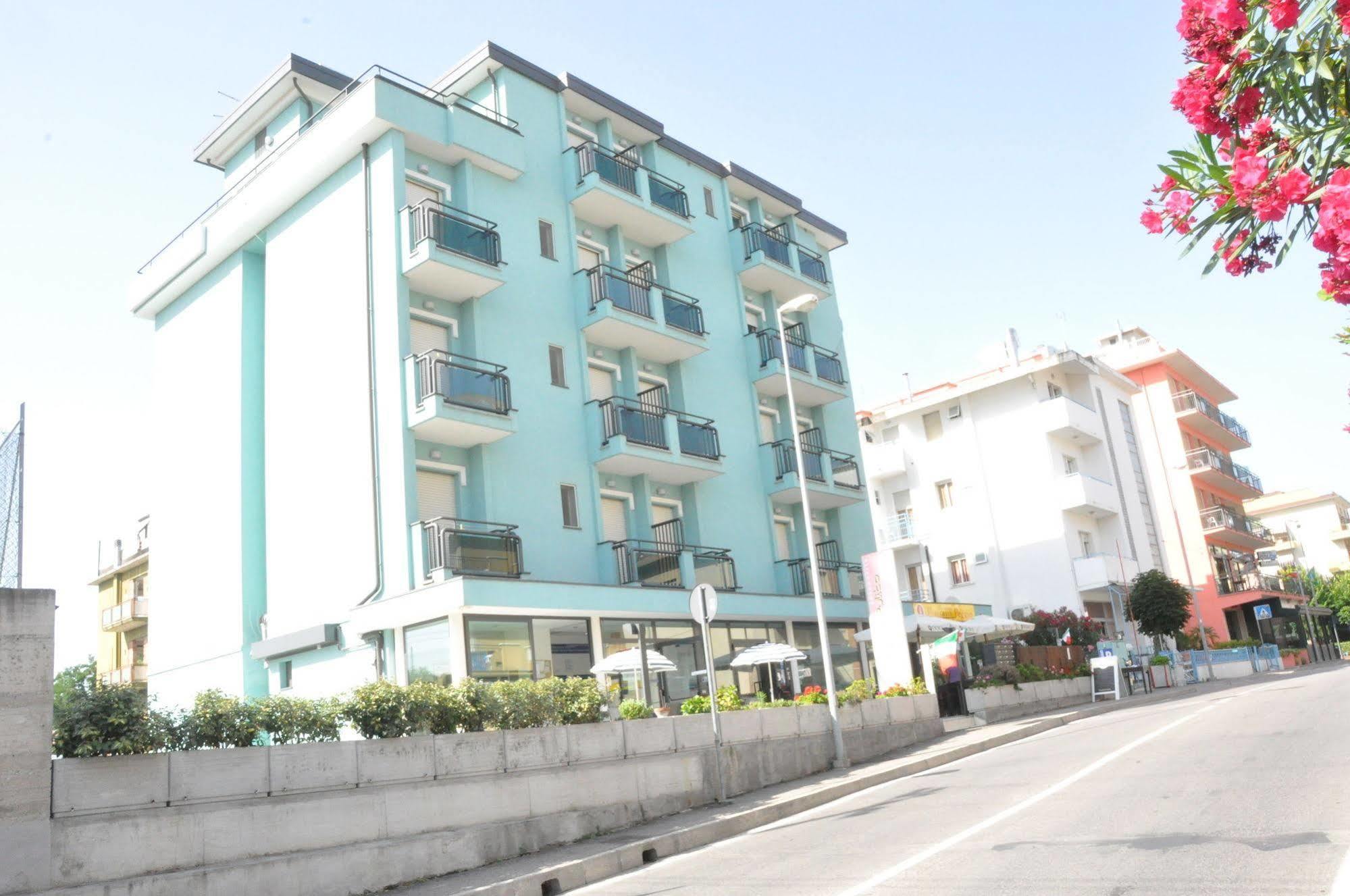 Acqua Marina Aparthotel 3*