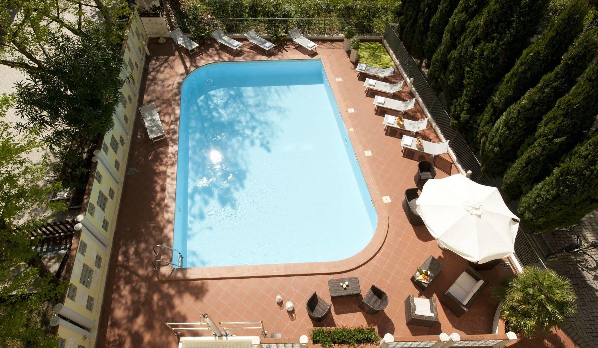 Astoria Hotel 4*