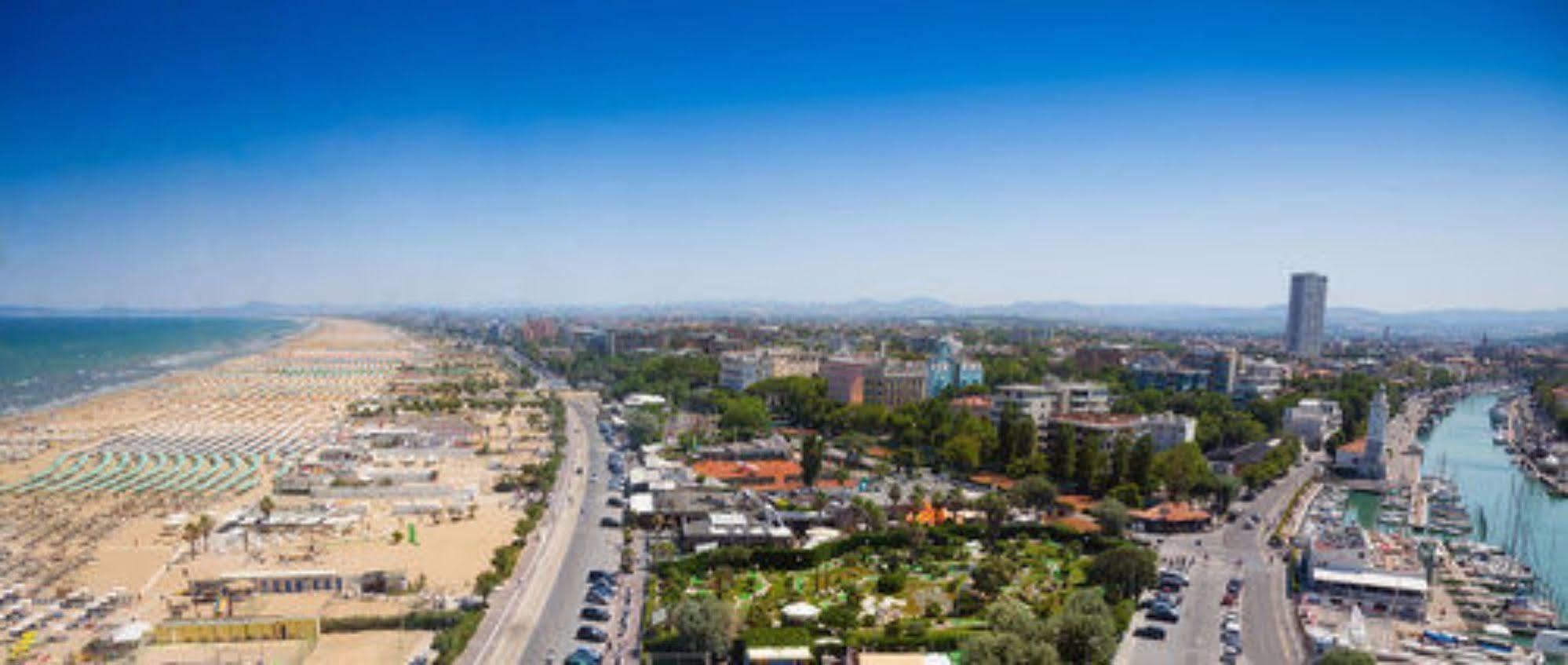 Hotel Royal Plaza 4*