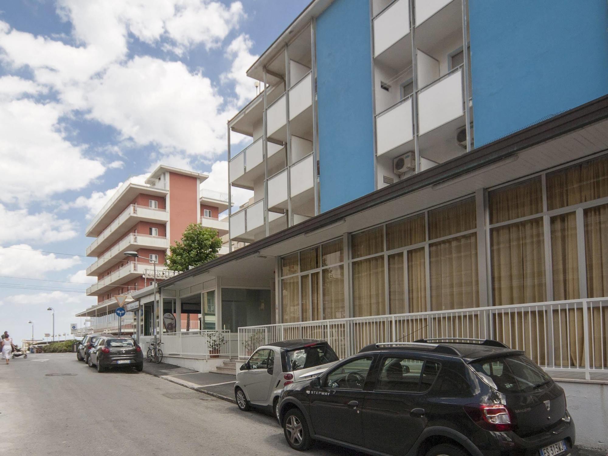 Hotel Sanremo 3*