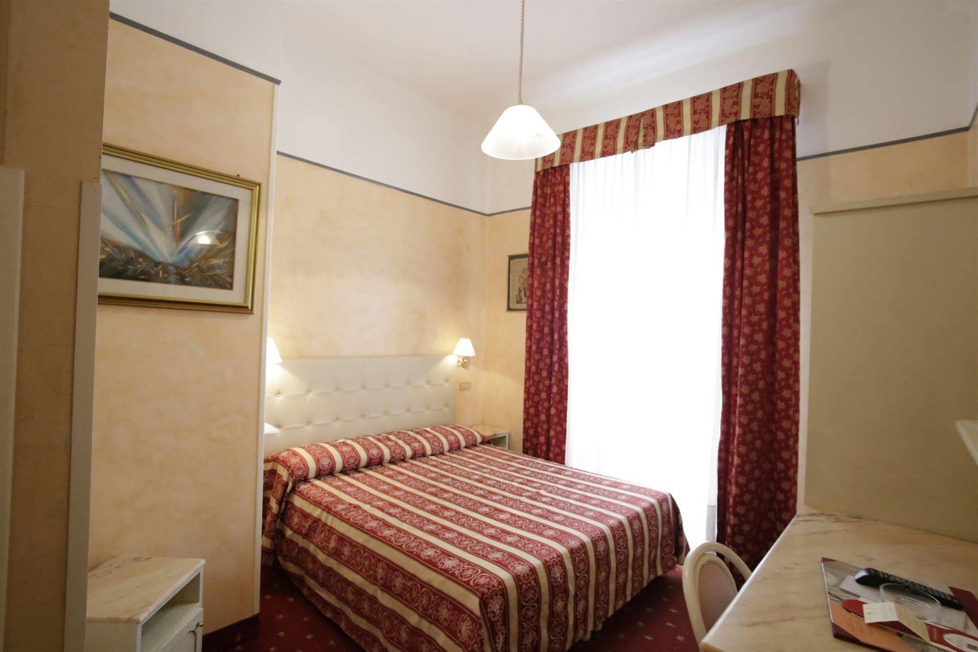 Hotel Vienna Ostenda E Ristorante Il Danubio 4*