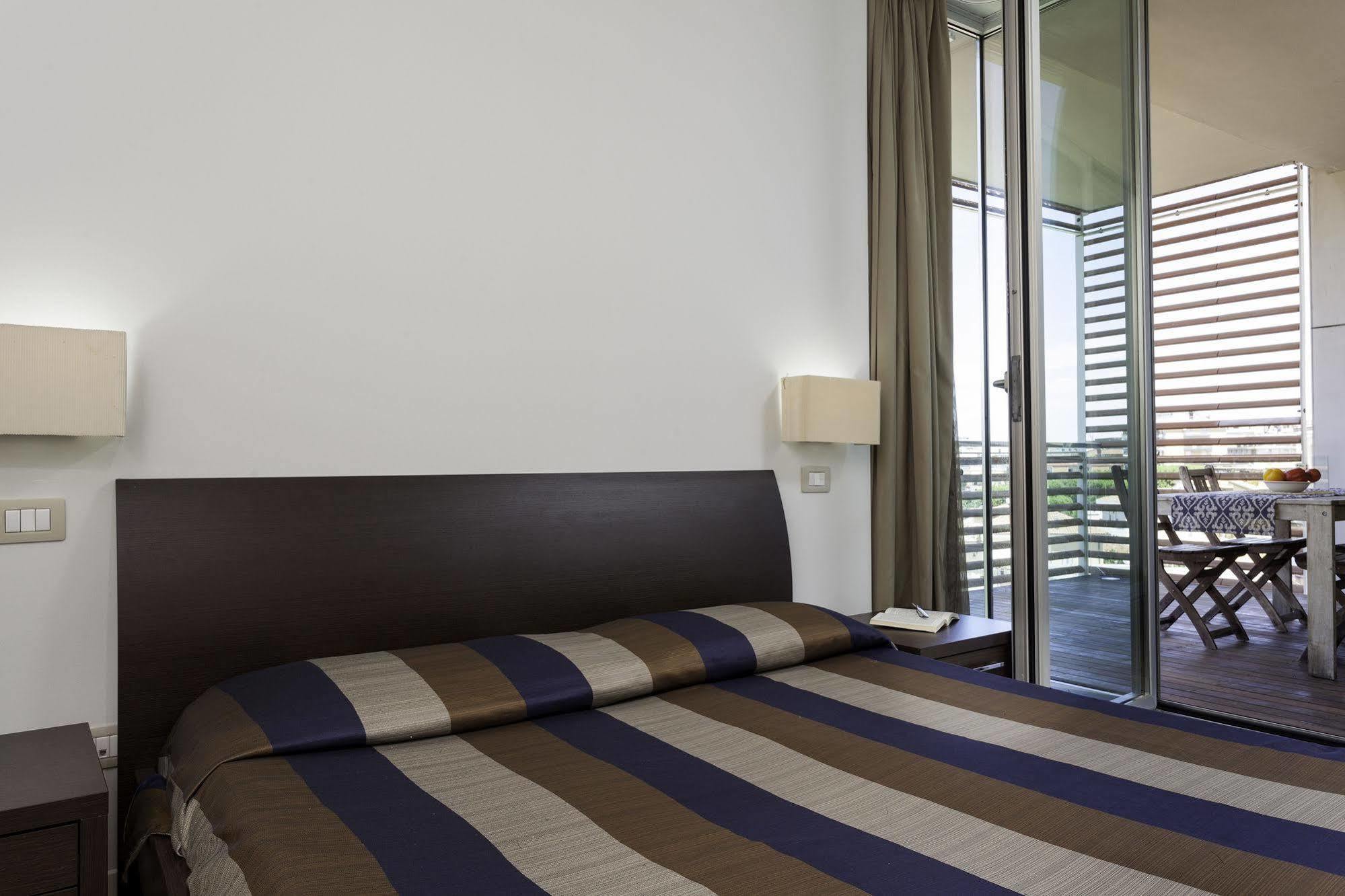 Delfina Aparthotel