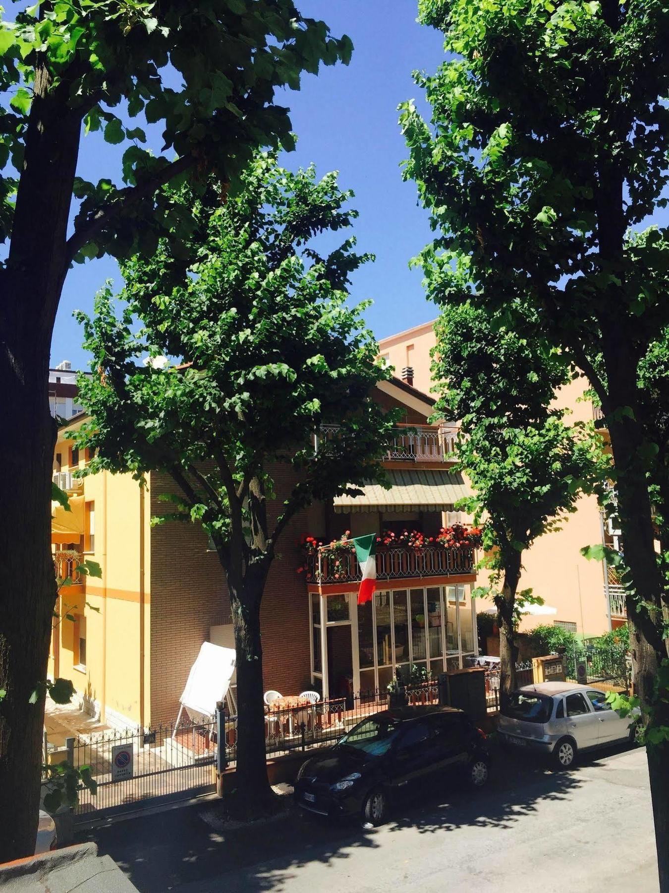 Leonarda Hotel