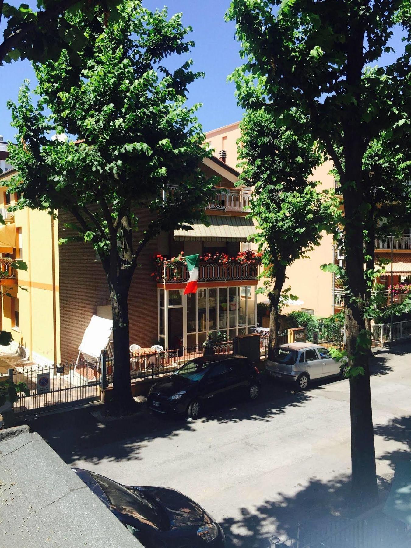 Leonarda Hotel