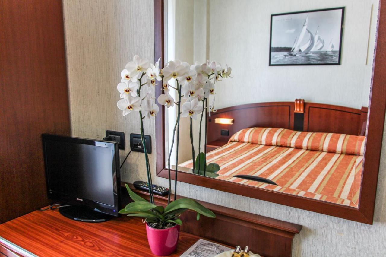 Rex Hotel