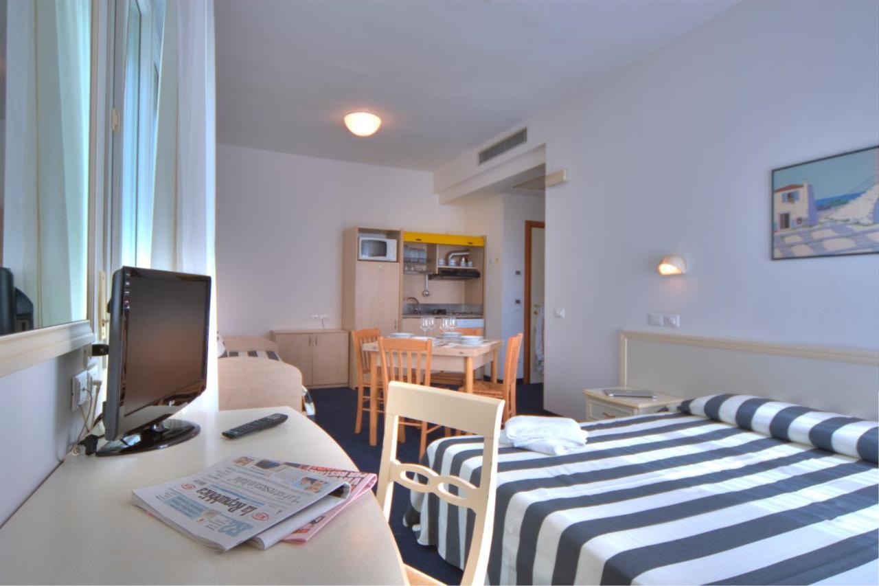Divina Aparthotel 3*