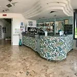 Hotel Tritone