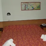 Niagara Hotel