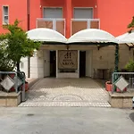 Aron Hotel