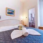 Hotel Seven