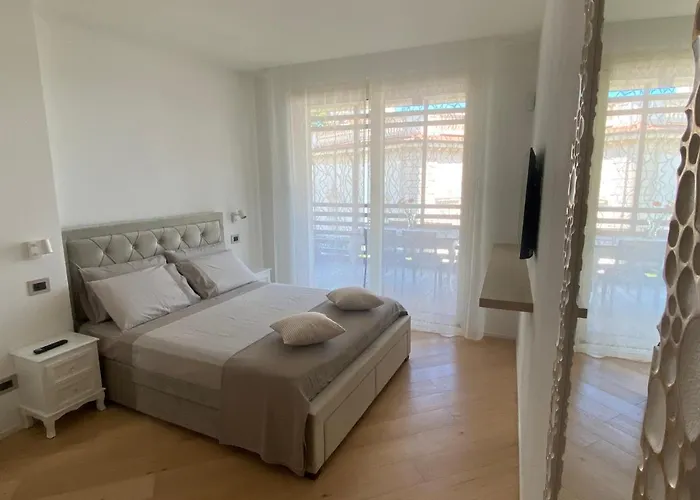 Sea View Embassy Apartment