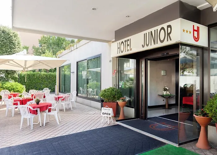 Hotel Junior