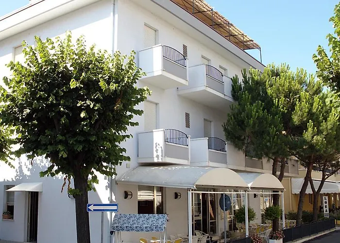 Hotel Lora