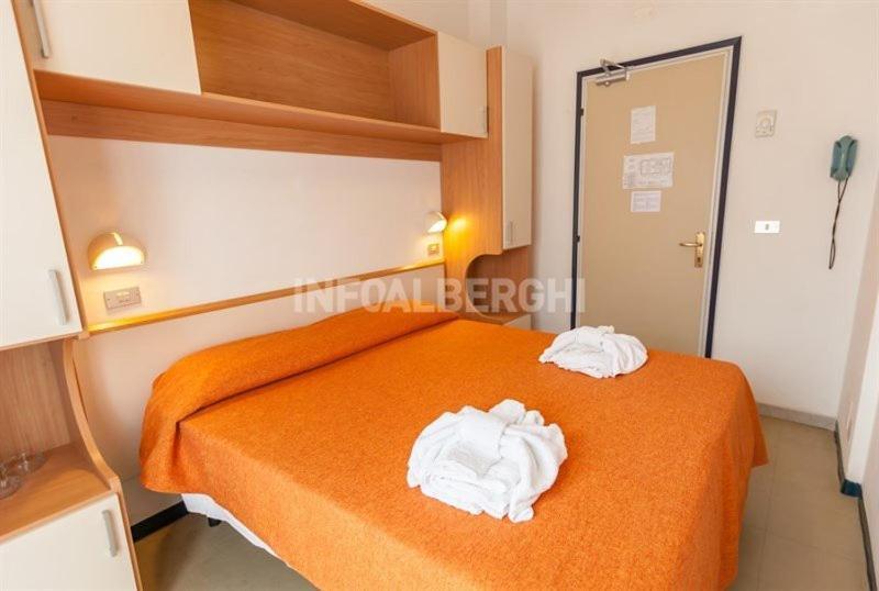 Paradiso Hotel 2*
