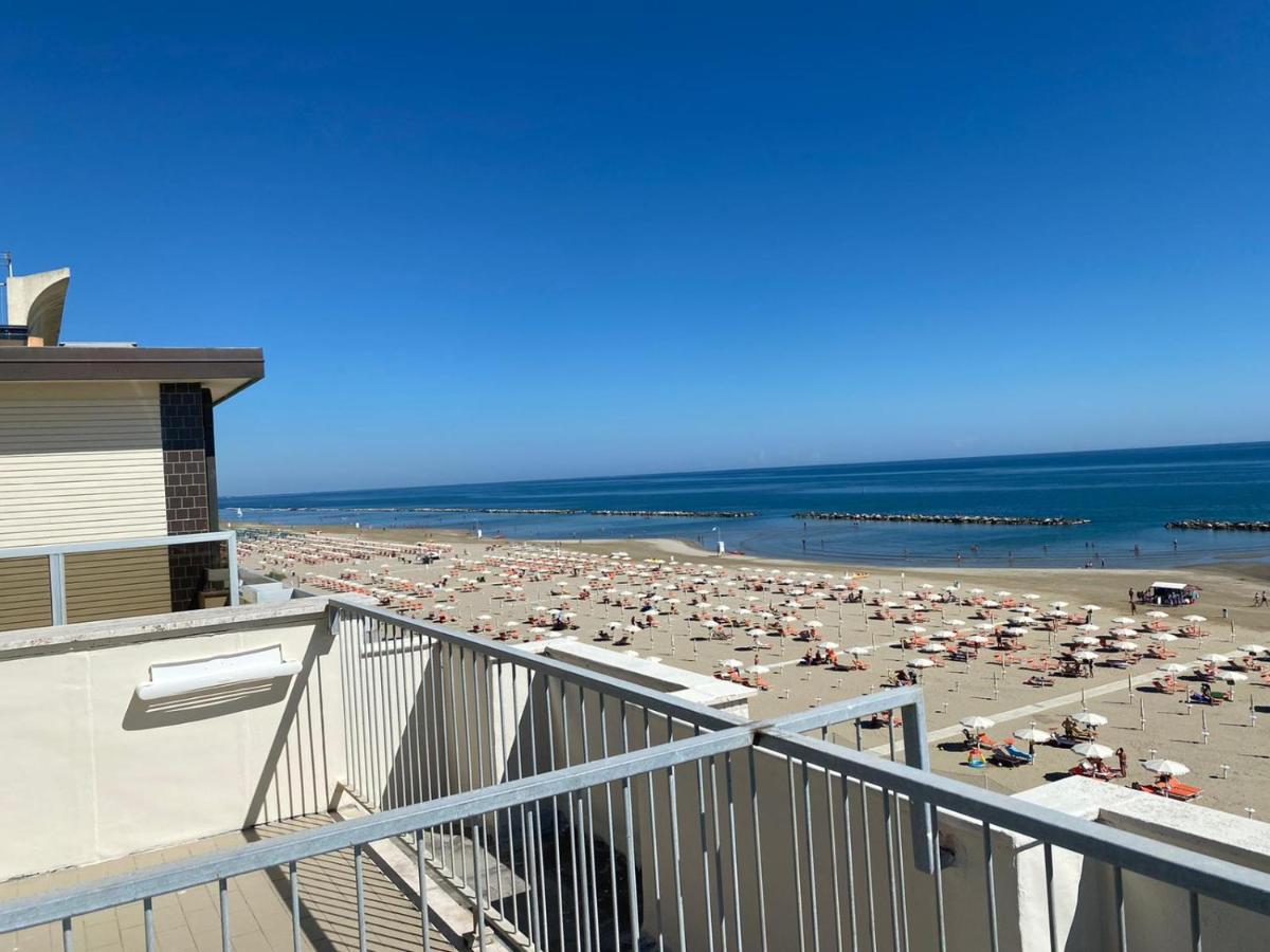 Adriatica Sul Mare Hotel