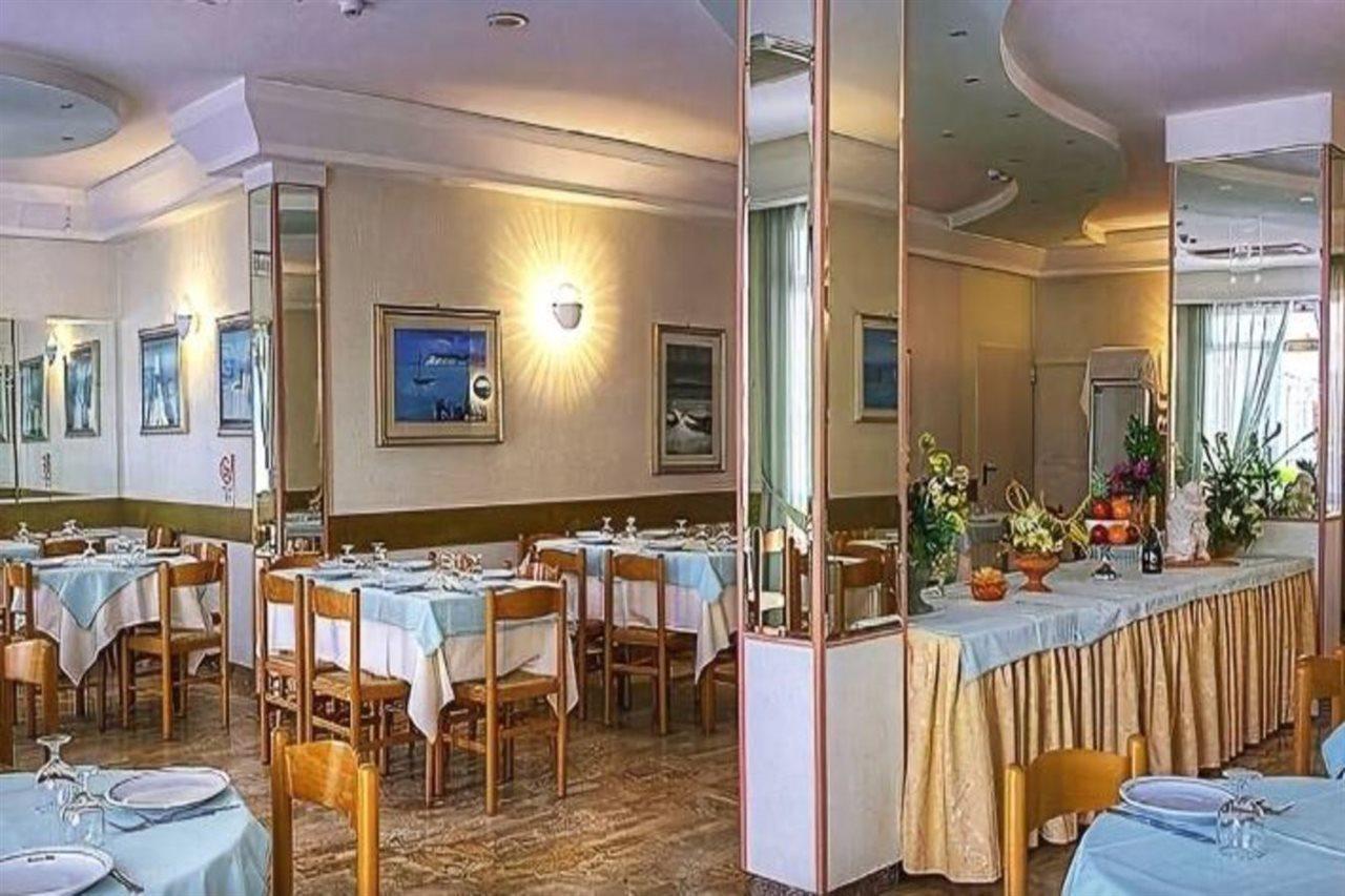 Iris Hotel 2*