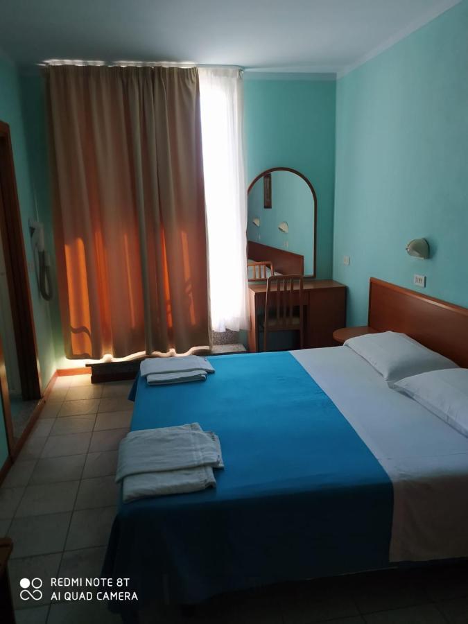 Hotel Blue Moon