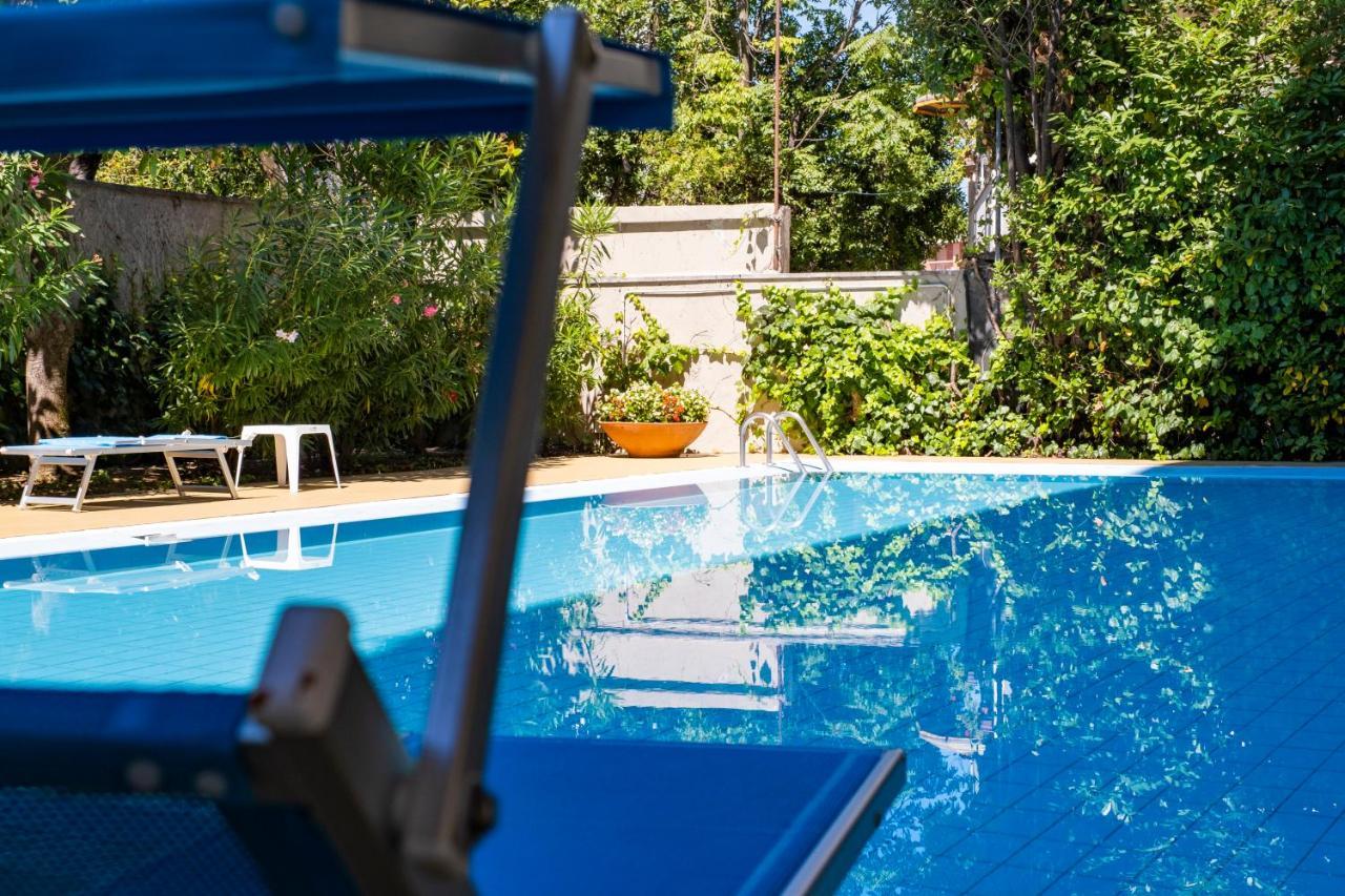 A Pochi Passi Dal Mare Con Piscina Apartment