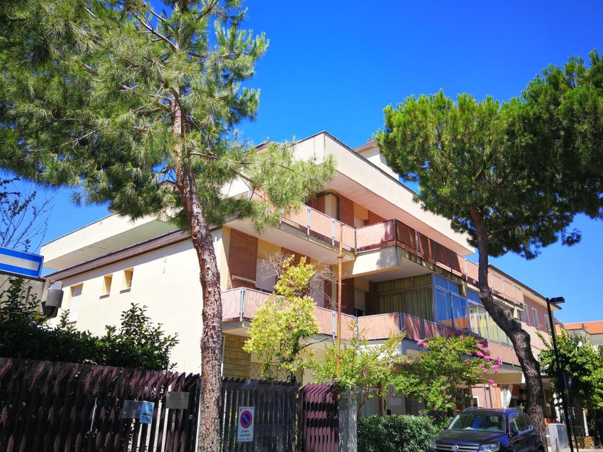 Rossella Hotel 2*