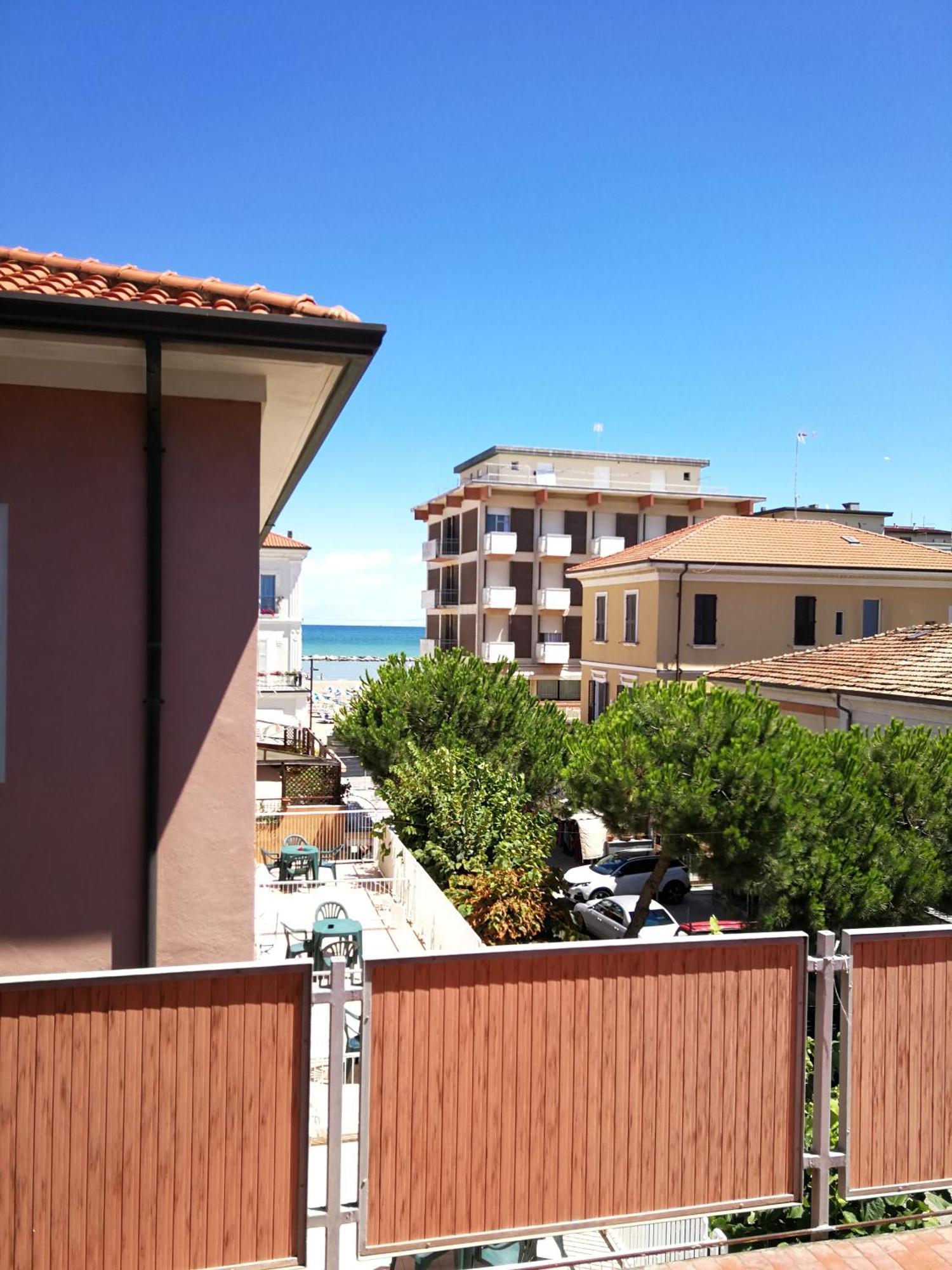 Rossella Hotel 2*
