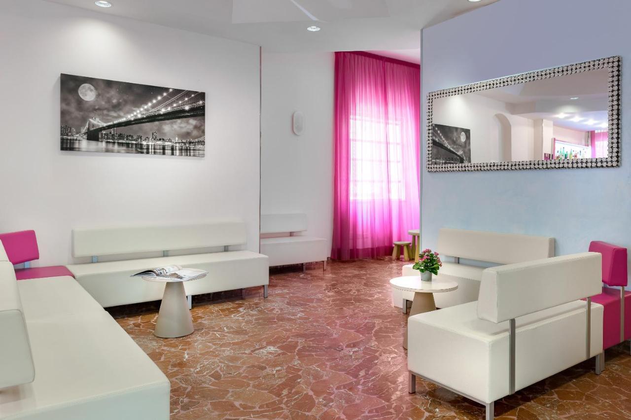 Hotel Tres Jolie