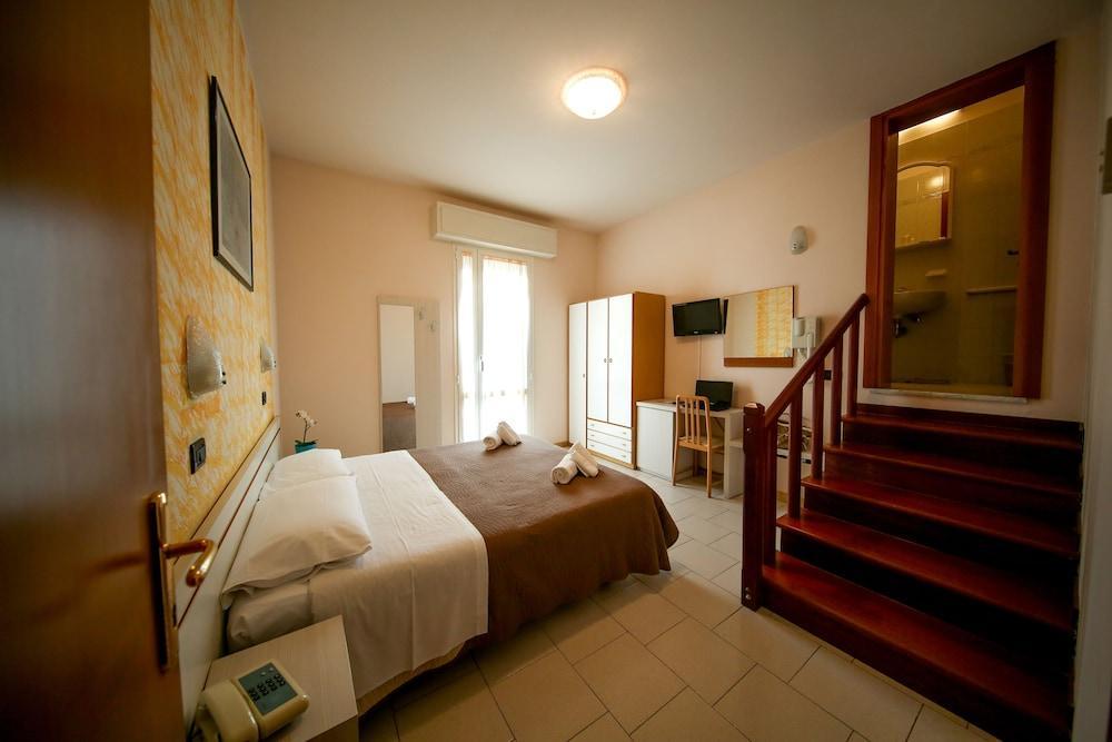 Petrarca Hotel 3*