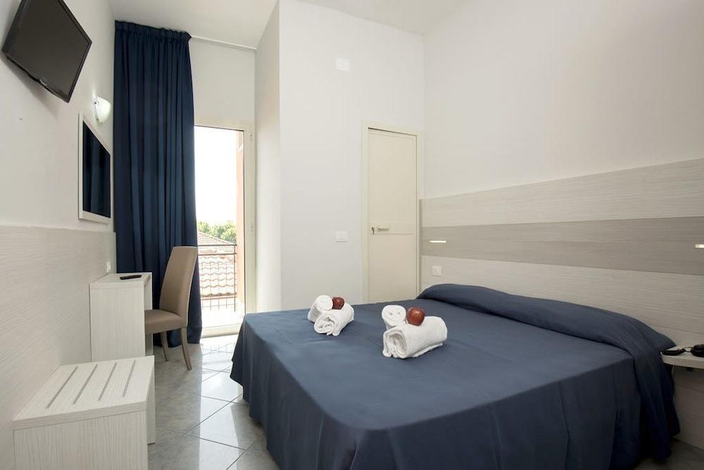 Hotel Scarlet