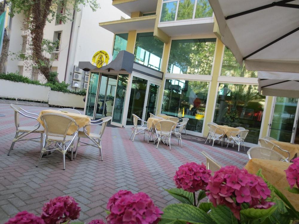 Remin Plaza 4*