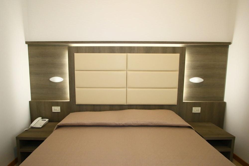 Boom Hotel