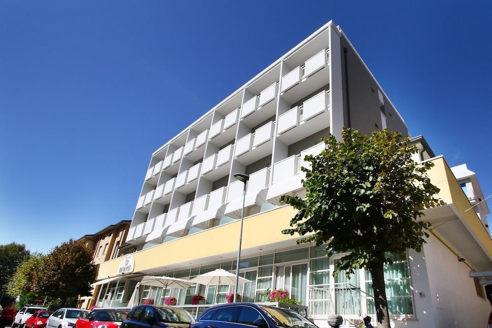 Boom Hotel 3*