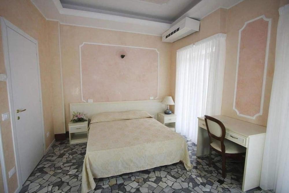 Maria Grazia Aparthotel