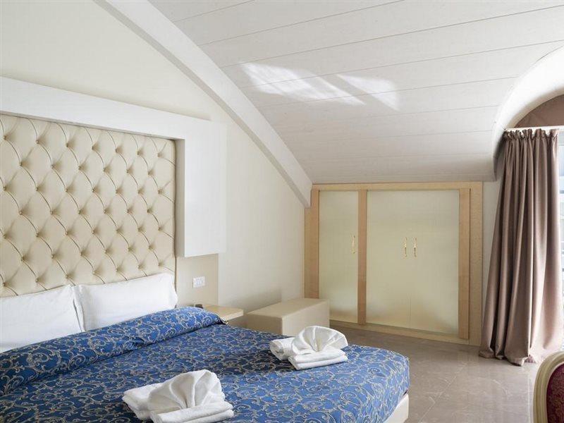 Ambassador Hotel 4*