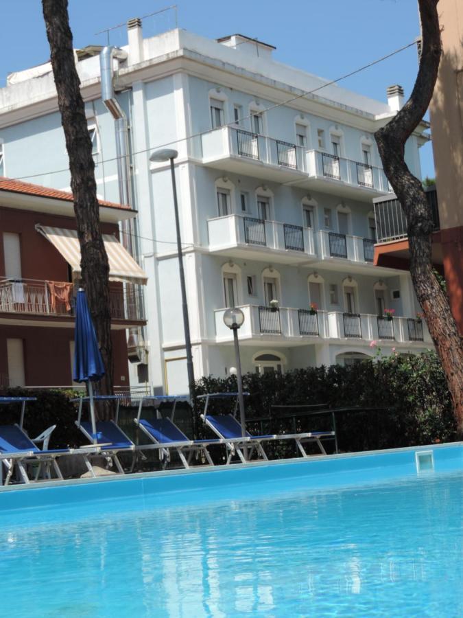 Liliana Hotel 2*