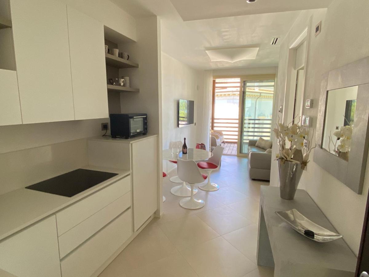Sea View Embassy Apartment *