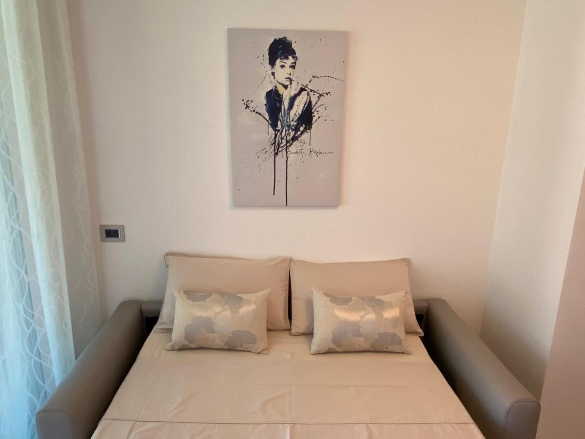 Sea View Embassy Apartment