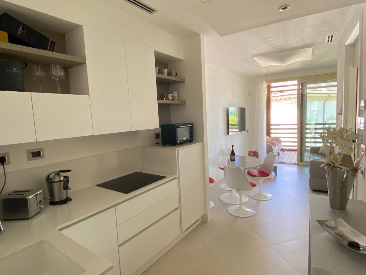 Sea View Embassy Apartment *